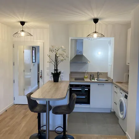 Very And Quiet 42 M In With Parking Appartamento